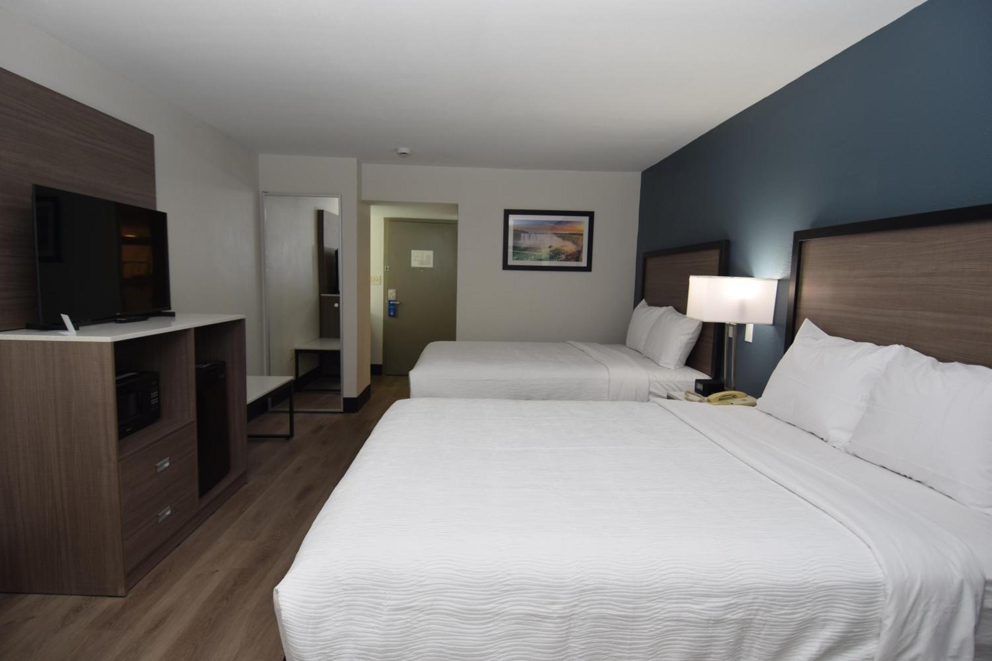 Baymont By Wyndham Batavia - Darien Lake Exterior photo